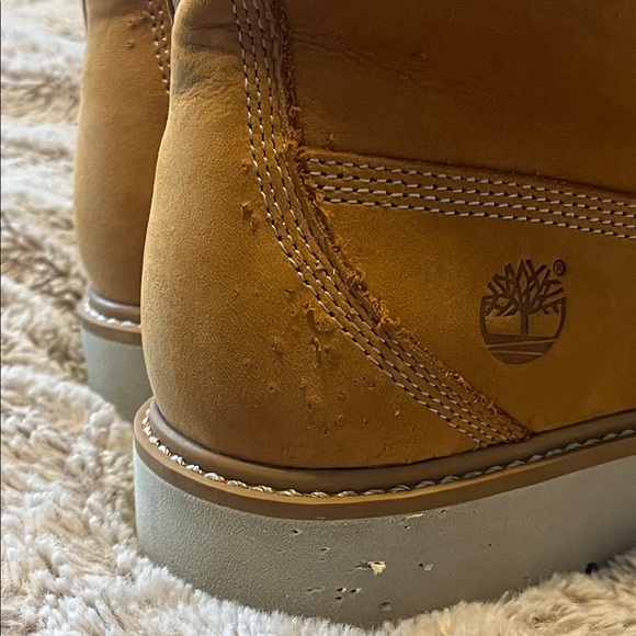 Timberland women’s Tan Leather Boots - Picture 6 of 6